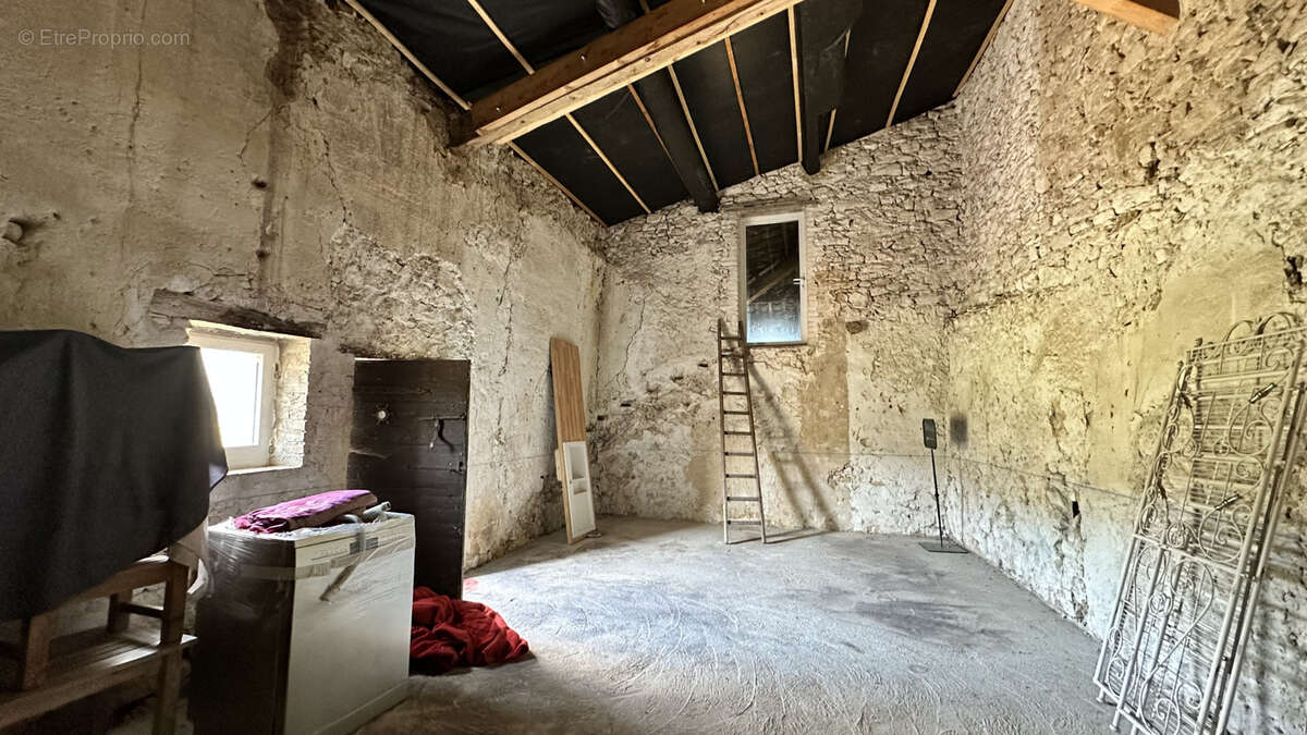 Domaine viticole biodynamique de 10 hectares avec mas provençal et cave moderne - photo 11