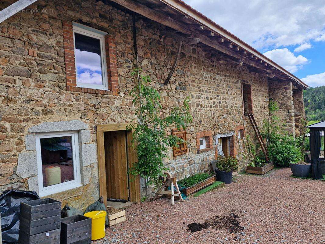 Maison à SAINT-JUST-EN-CHEVALET