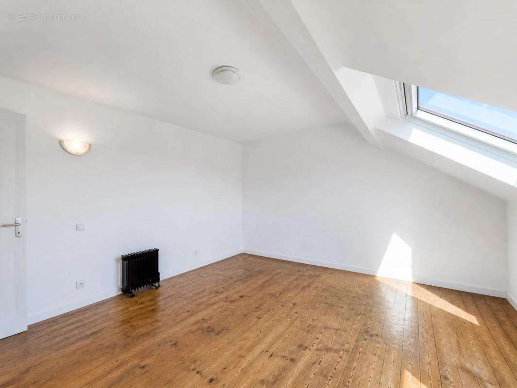 Maison avec dépendance sur 6000m2 de terrain - photo 15