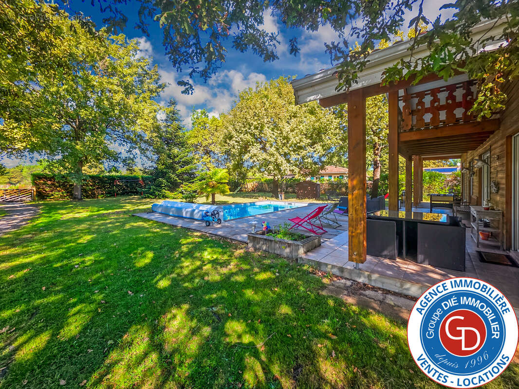 Villa avec 5 chambres, garage et piscine - photo 9