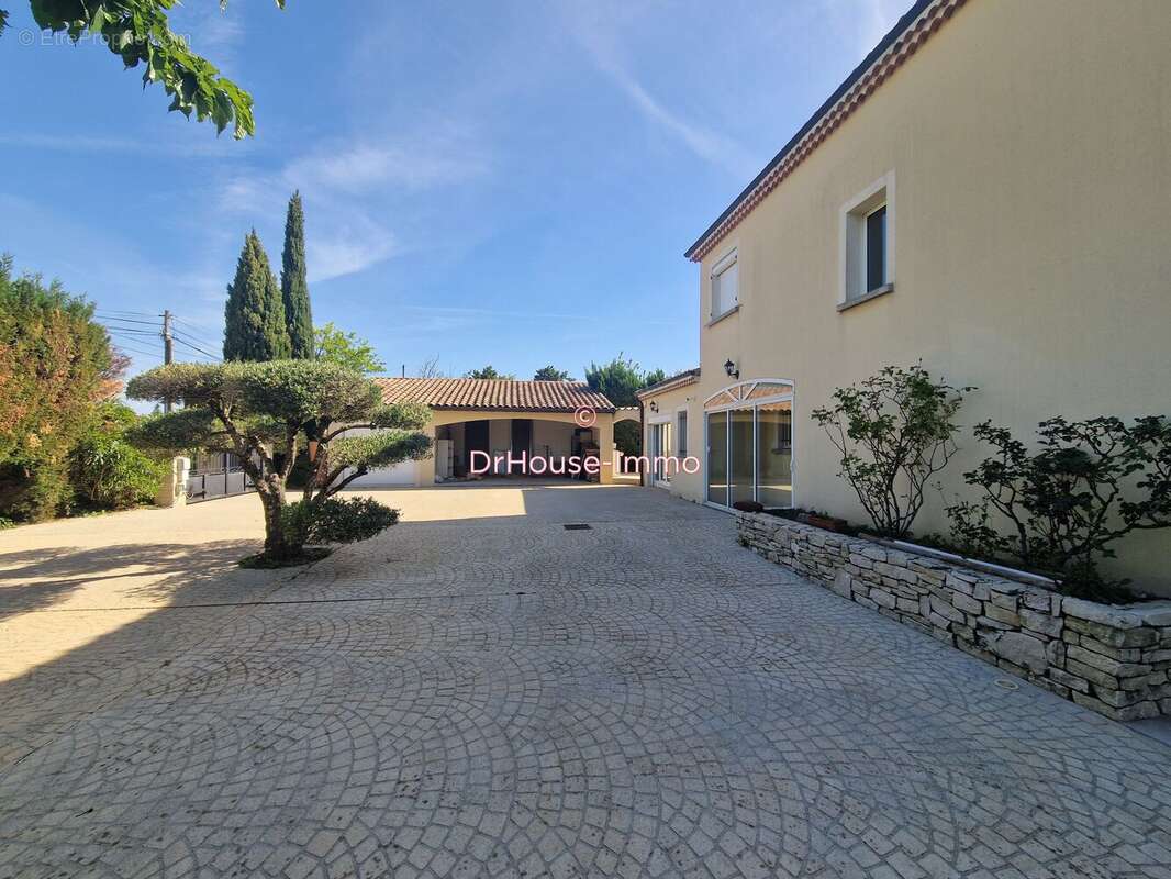 Maison à CHARMES-SUR-RHONE