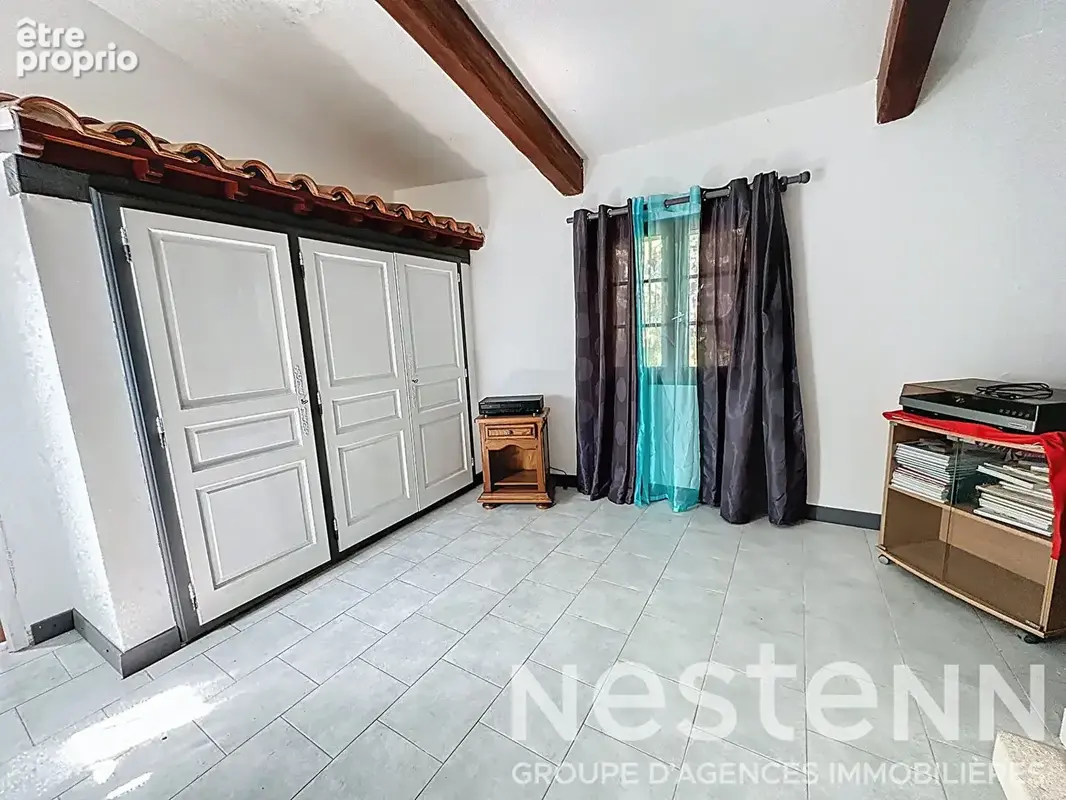 Maison à vendre à Arles sur 9000 m² avec deux habitations, dépendances et hangars - photo 11