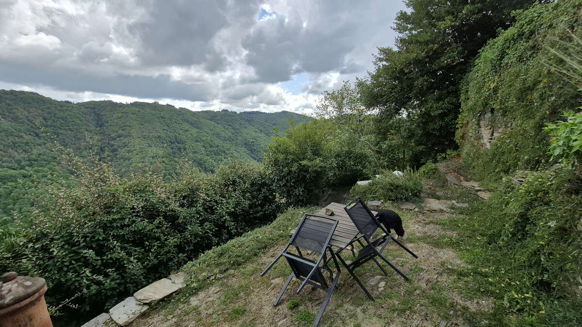 Maison à LACROIX-BARREZ