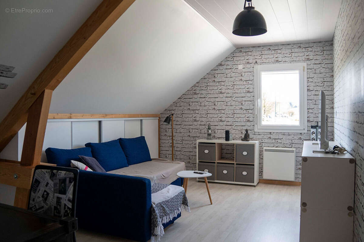 Maison à POUILLEY-LES-VIGNES