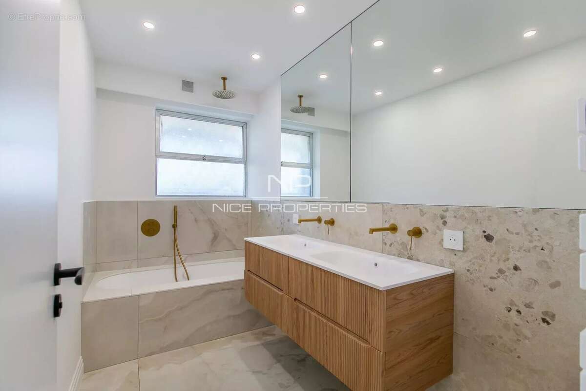 Appartement à VILLENEUVE-LOUBET