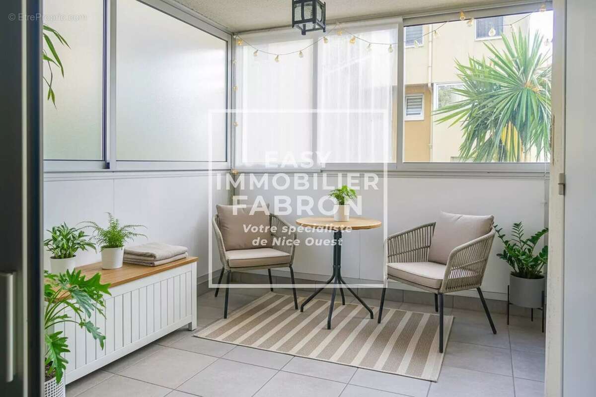 Appartement à CARROS