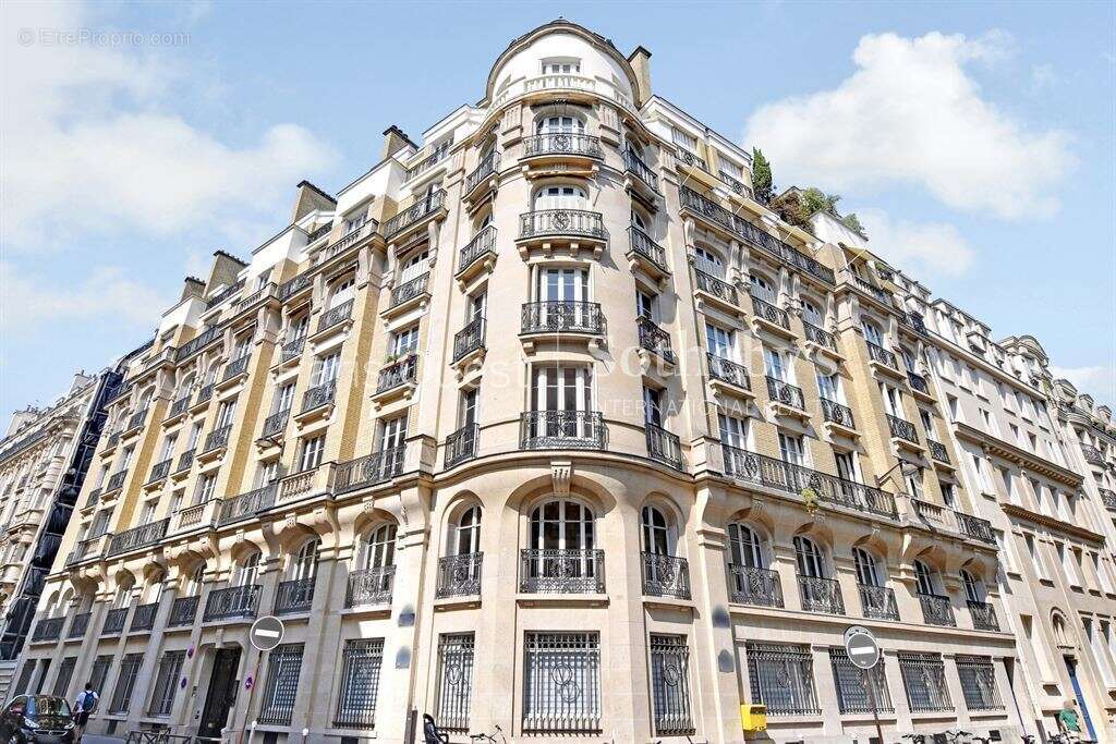 Appartement à PARIS-8E