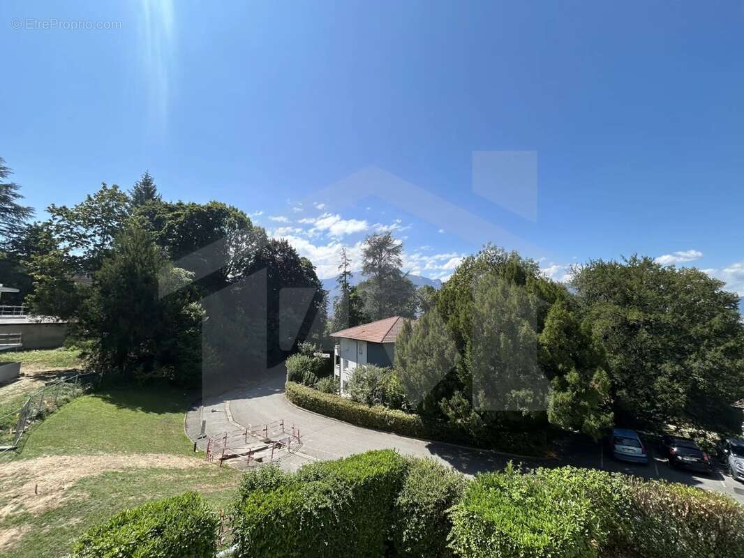 Appartement T4 de 101 m2 au Château de Poisat - photo 4