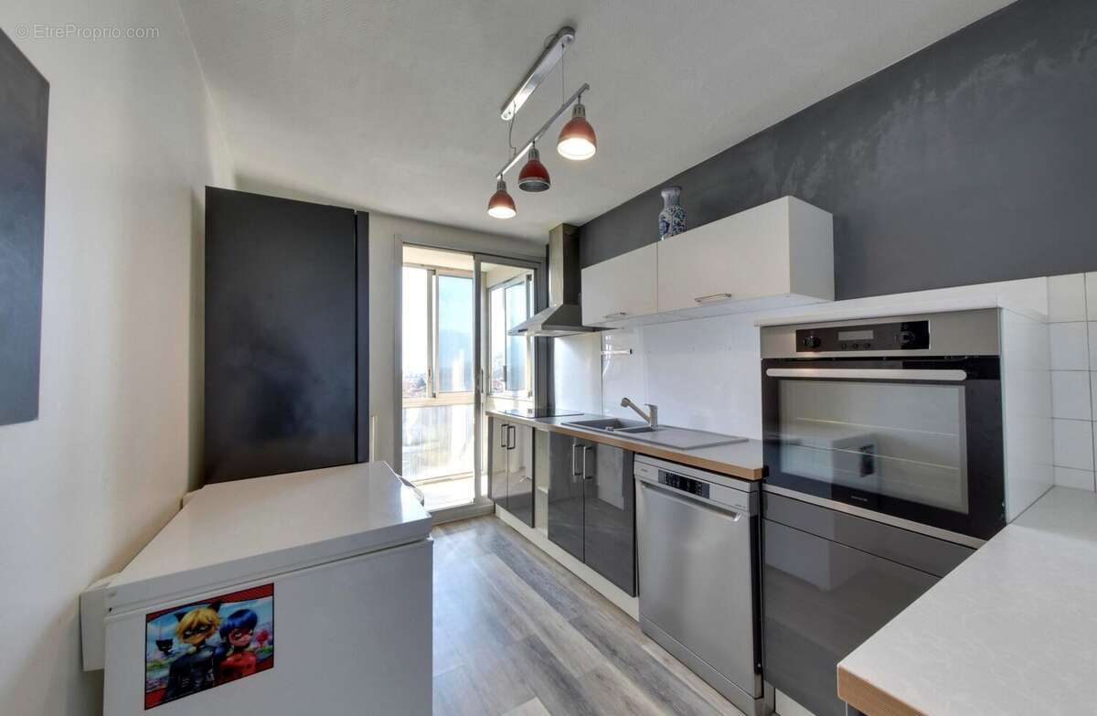 Appartement à SAINT-MARTIN-D'HERES