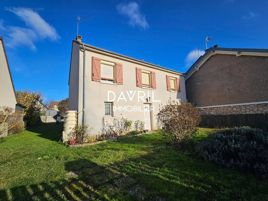 Maison à MAURECOURT