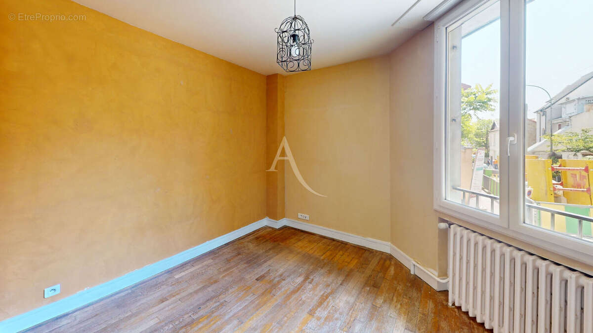 Appartement à LES LILAS