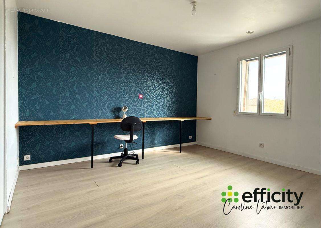 Maison à MARCILLY-LE-CHATEL