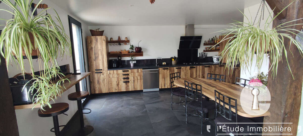 Maison Saint Ouen Des Toits 9 pièce(s) 189 m2 + 6 gîtes (132 m²) - photo 6
