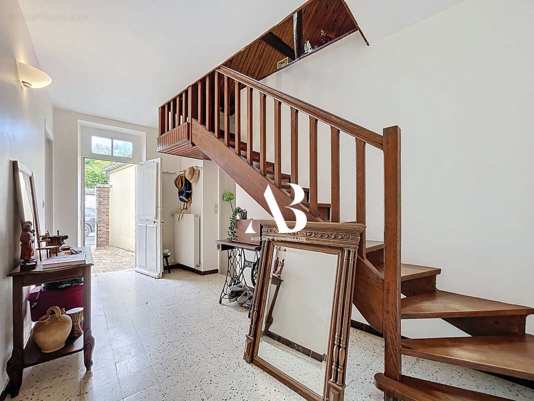 Maison à MONTIGNY-LENCOUP