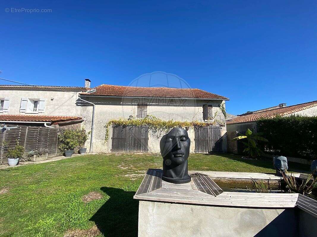 Maison à LE CHAY