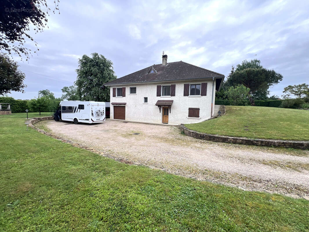 Maison à SAINT-JULIEN-SUR-VEYLE