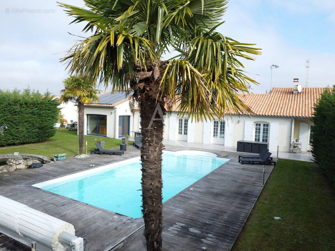Maison à SAINT-SAVINIEN