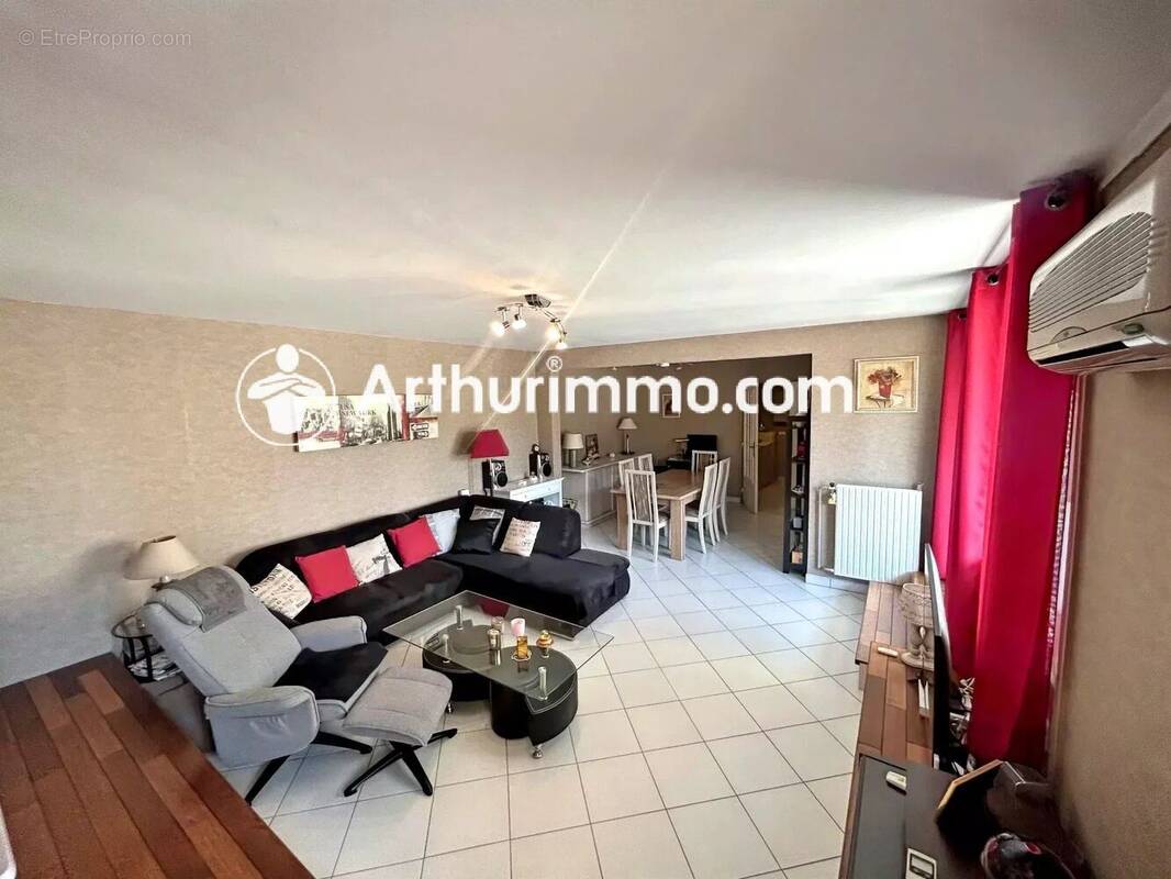Appartement à SAVIGNY-LE-TEMPLE