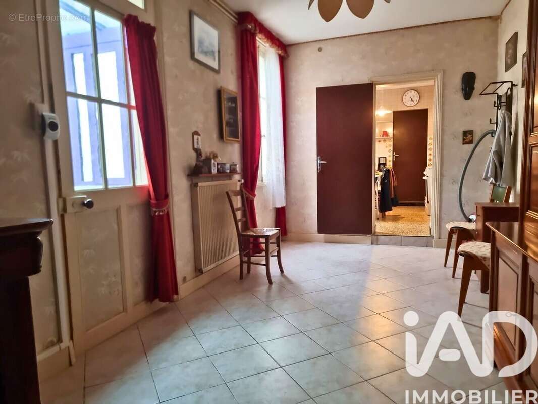 Maison 80 m² à Rochefort  - photo 2