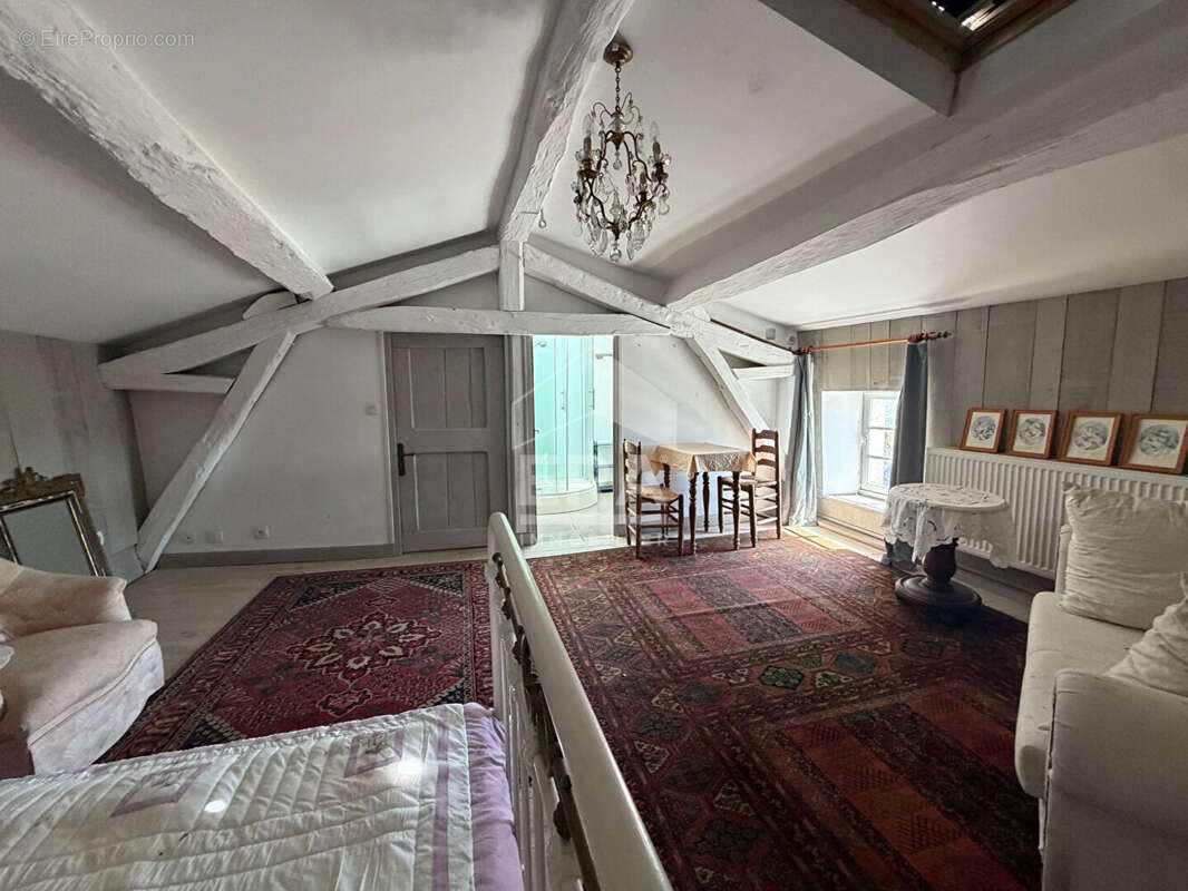 Maison de ville de caractère avec terrain constructible au coeur de Villiers-en-Plaine - 171m2 habitables - photo 5