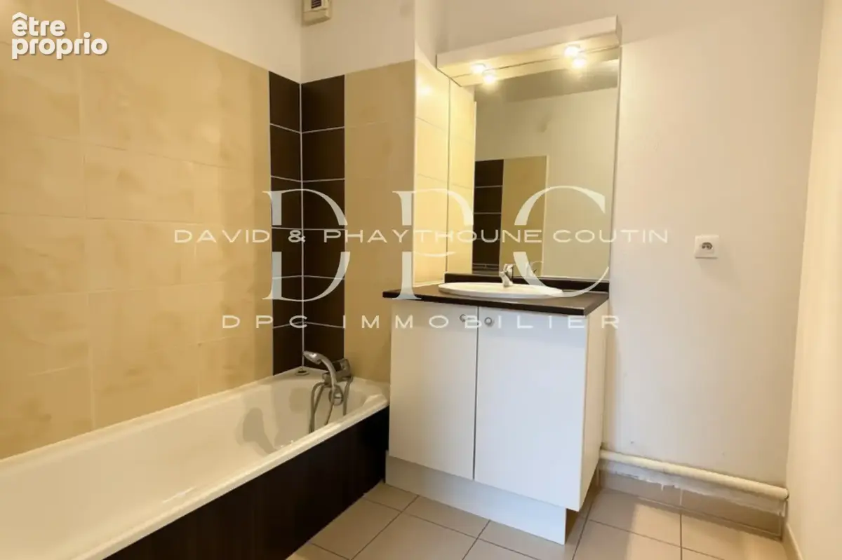 Beau t2 avec ascenseur terrasse parking proche commodites vendu libre - photo 6