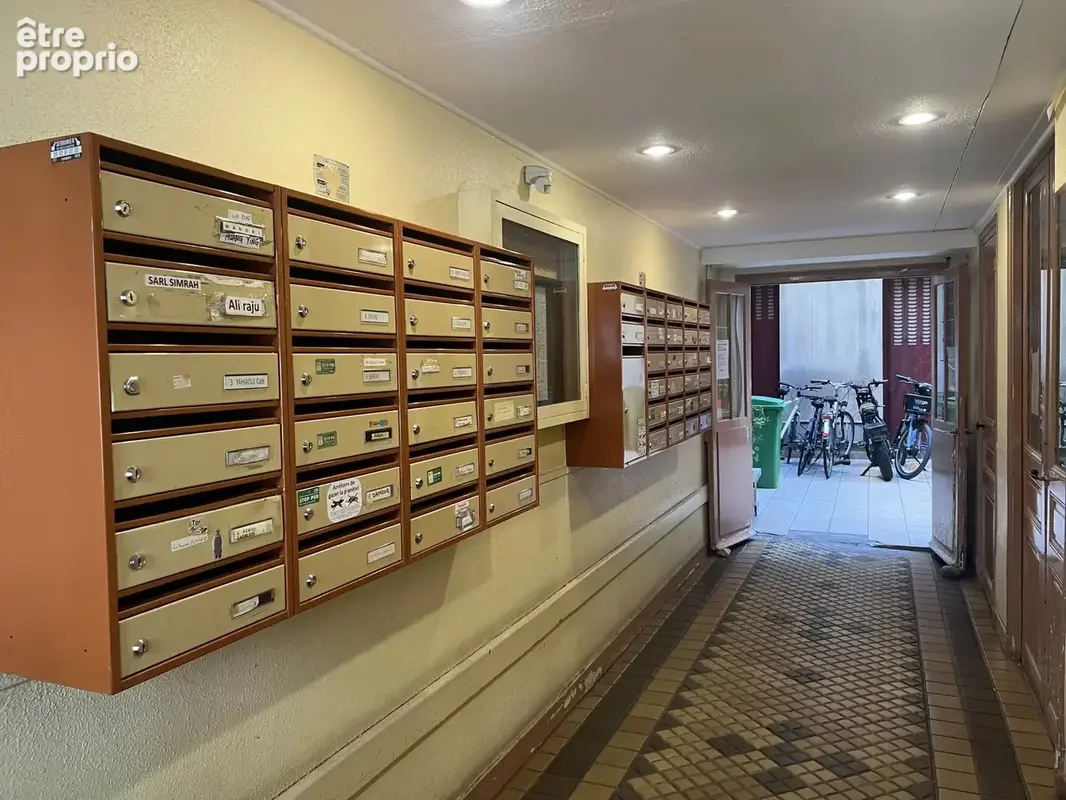 Paris 20ᵉ –– métro alexandre dumas – grand studio à fort potentiel - photo 11