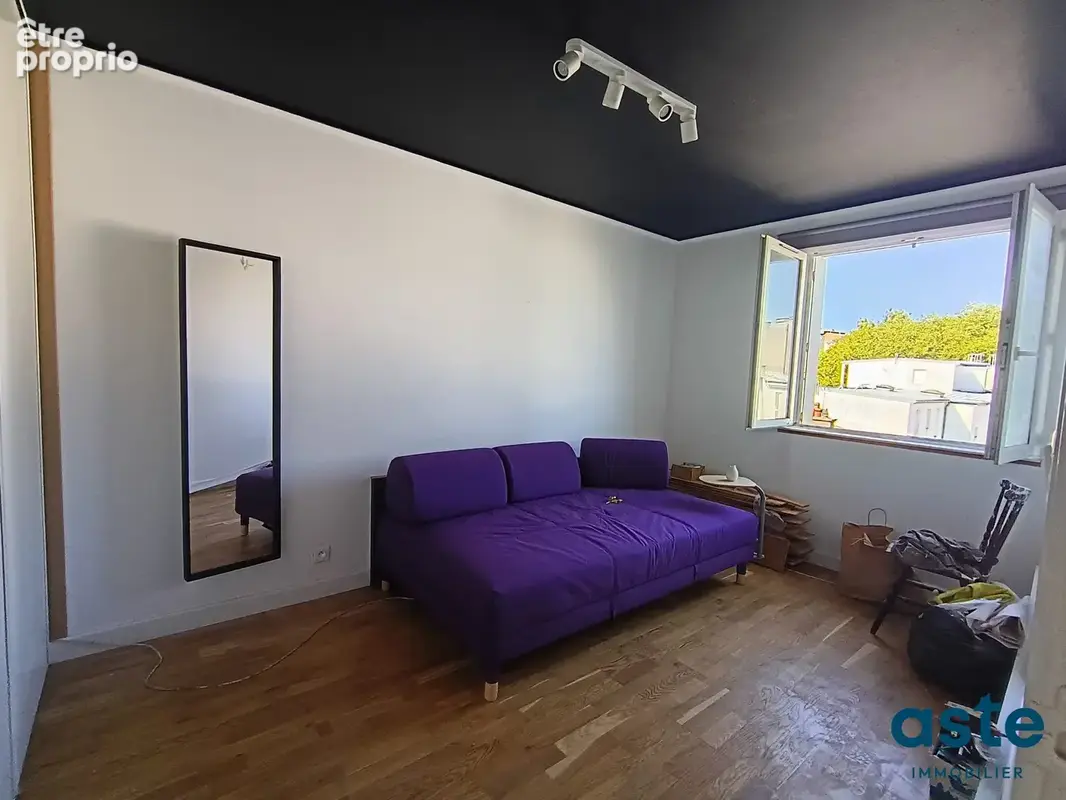 Chambre T2 Brest  Bel espace nuit avec rangement intégré au dernier étage