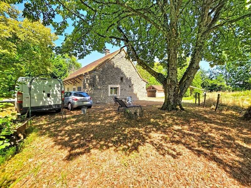 Maison en pierre rénovée avec dépendances –  Terrain de 2 200 m² - photo 18