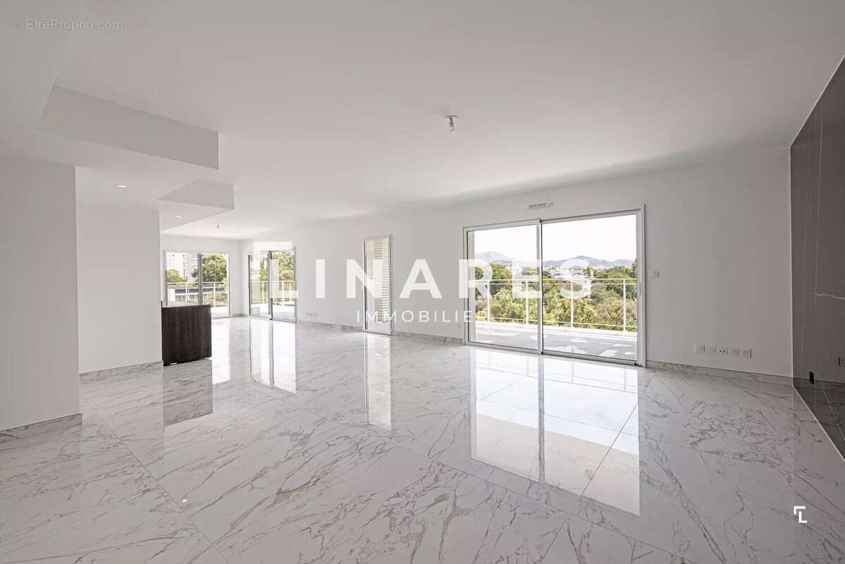 LE SKYINE - Appartement T4 de 160m² - Rooftop - Terrasses panoramiques - 13008 - photo 3
