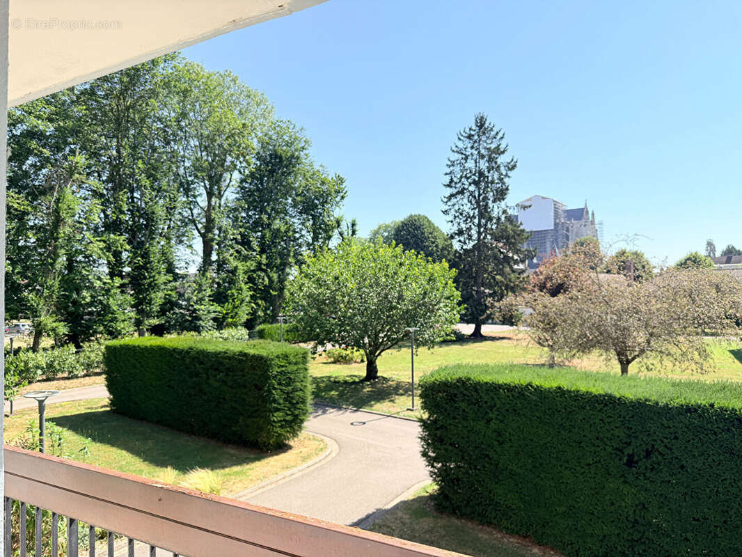 Appartement hyper centre ville ascenseur balcon + box - photo 3