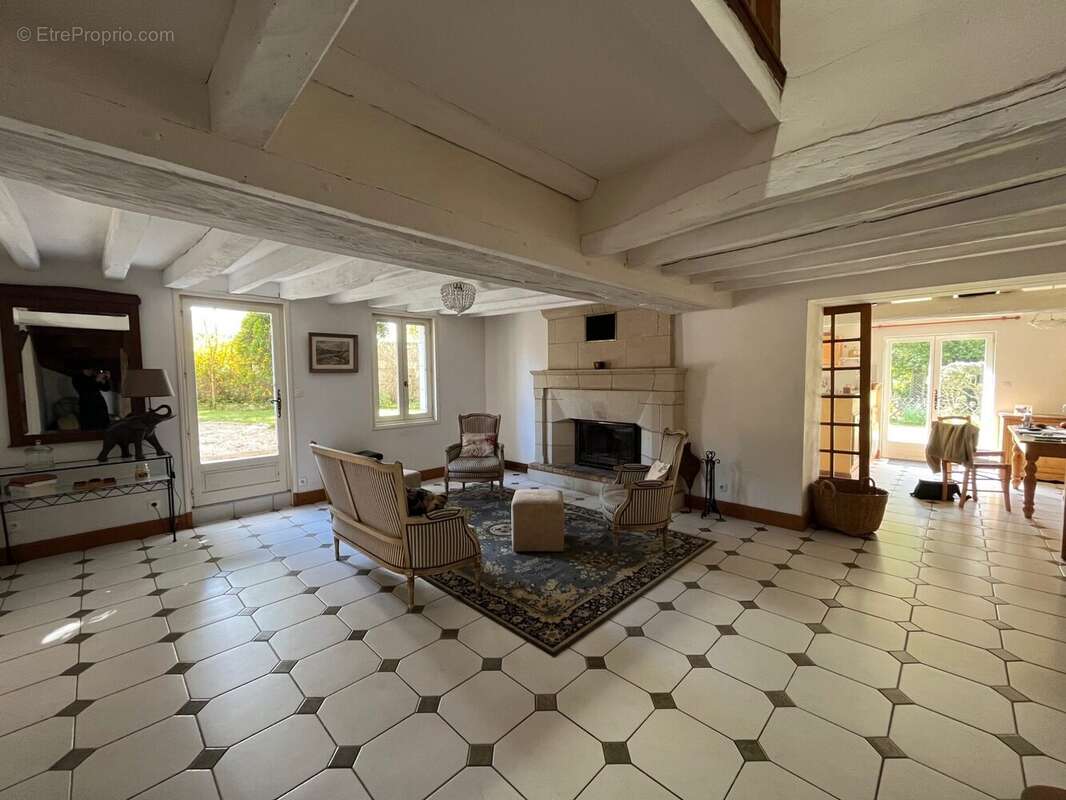 Maison à LE COUDRAY-MACOUARD