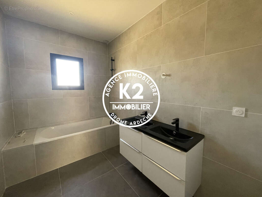 Maison à MONTELIMAR