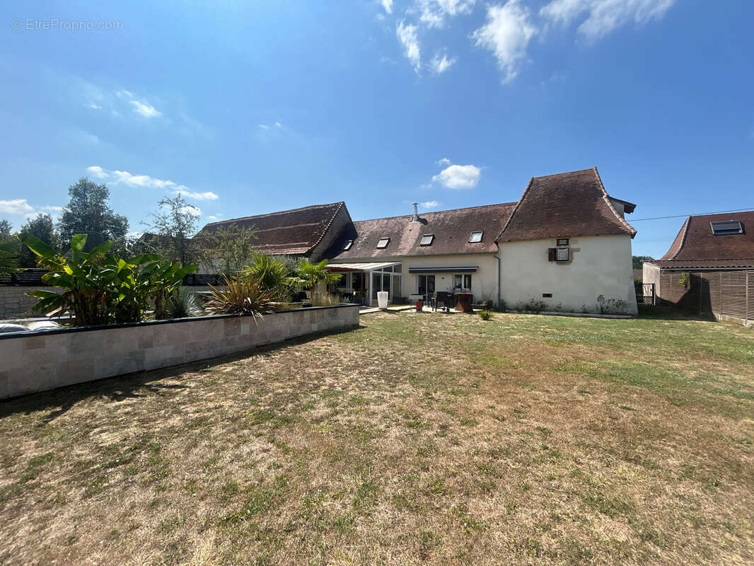 Grande maison familiale de 185 m2   À seulement 10 minutes de Périgueux est - photo 2