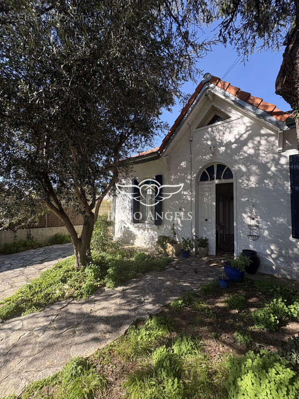 Maison à MAUGUIO