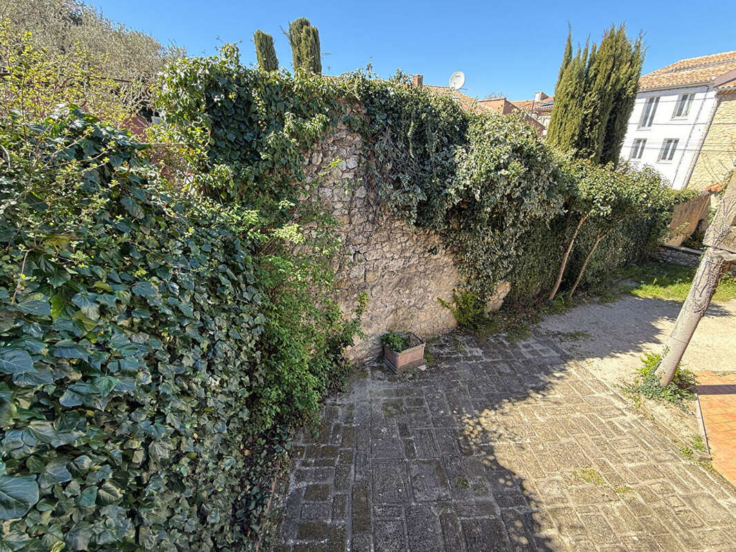 Maison à LA ROQUE-D'ANTHERON