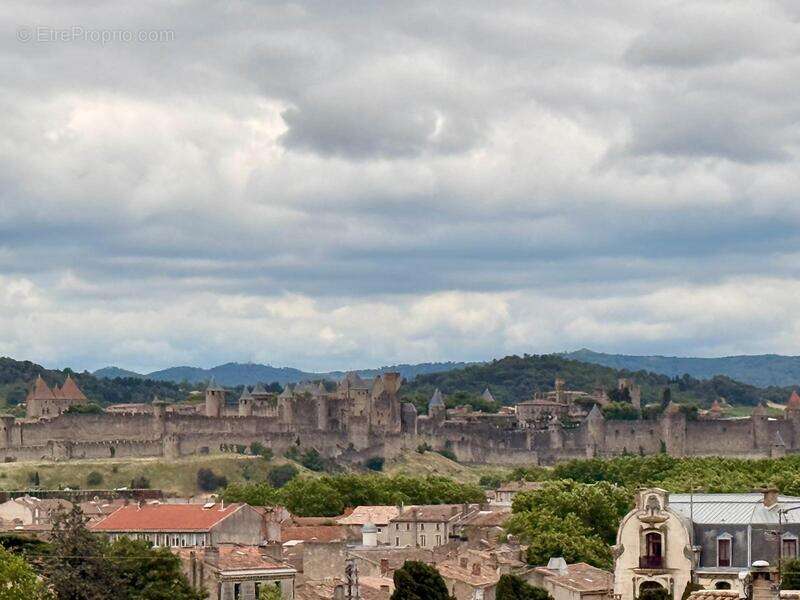 Rare à la vente : Appartement à vendre 4 pièces avec vue d'exception sur la cité de Carcassonne. Prix de vente : 124200€ - photo 2