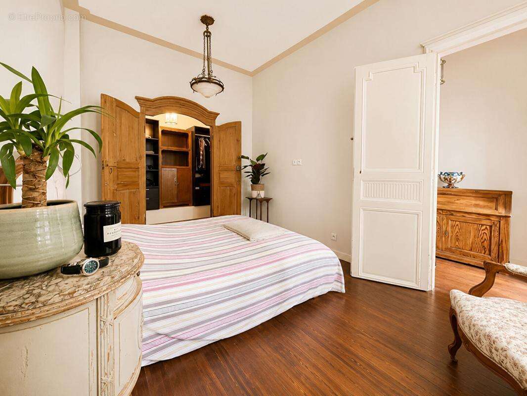 Vente T4 100m2 BORDEAUX (33000) - photo 3