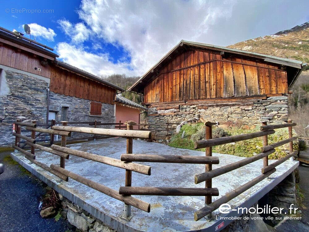 Maison à SAINT-JEAN-DE-BELLEVILLE