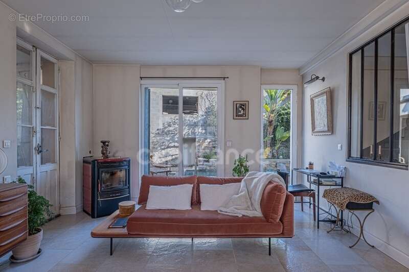 Mougins / à vendre Propriété type MAZET avec dépendance, piscine et garage pour 2 véhicules - photo 4