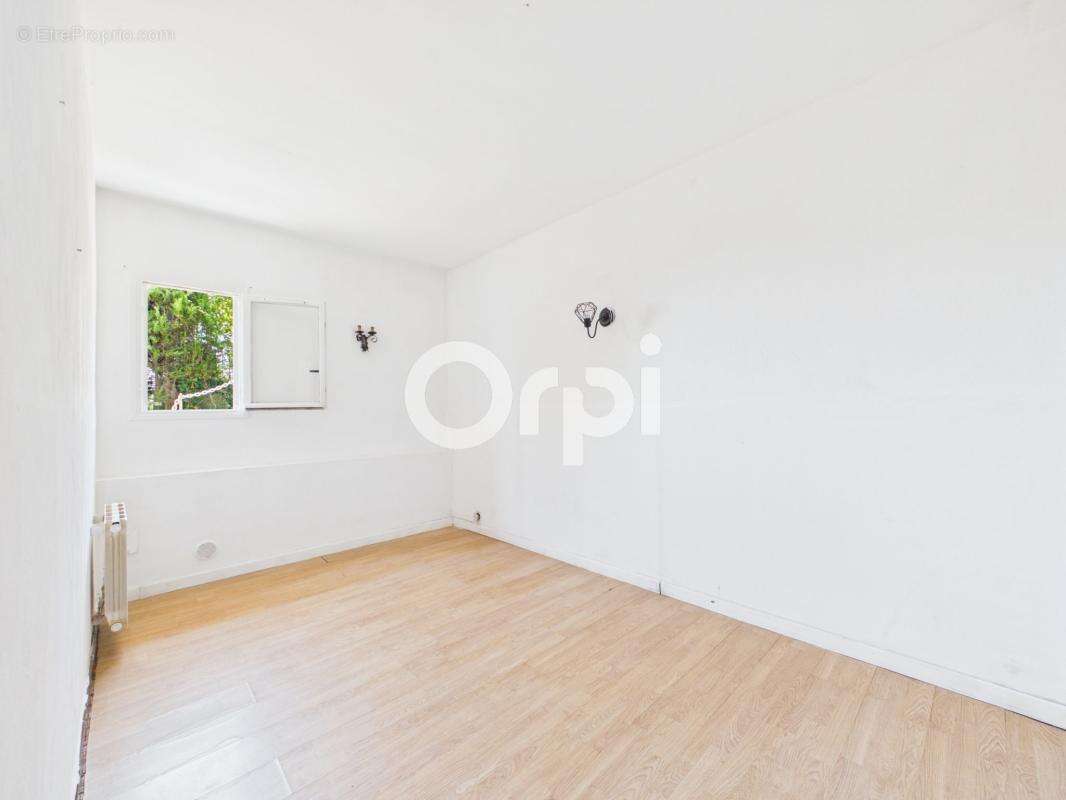 Opportunité à saisir ! appartement à rafraichir - t3 - jardin attenant + stationnement privatif + cave - photo 7
