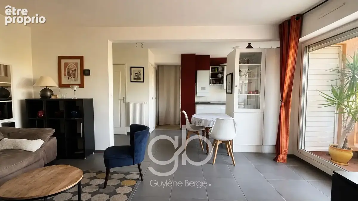 Appartement T3 63,10 m2 à vendre à Montpellier Estanove avec deux loggias et grand garage - photo 2