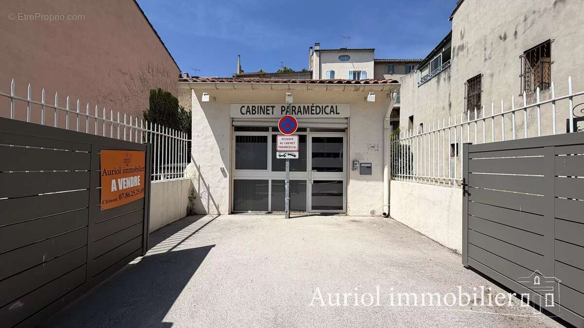 Commerce à AURIOL