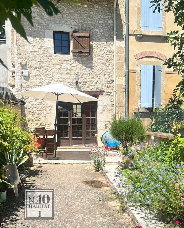 Maison à SARRANT