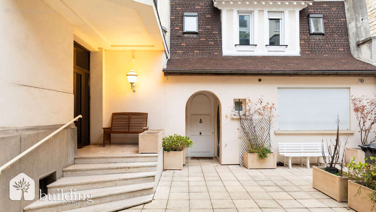 Appartement à NEUILLY-SUR-SEINE