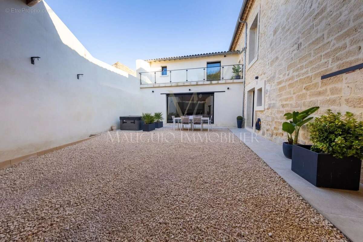 Maison à MAUGUIO