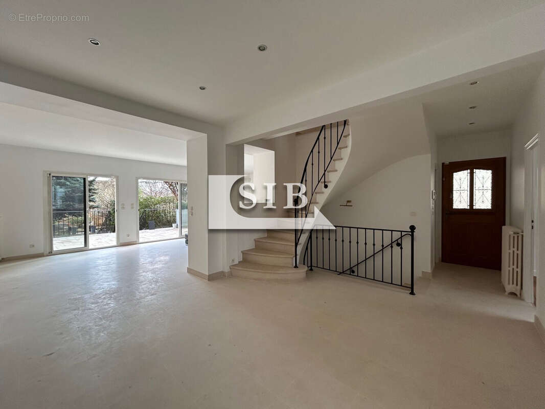 Maison à VERRIERES-LE-BUISSON