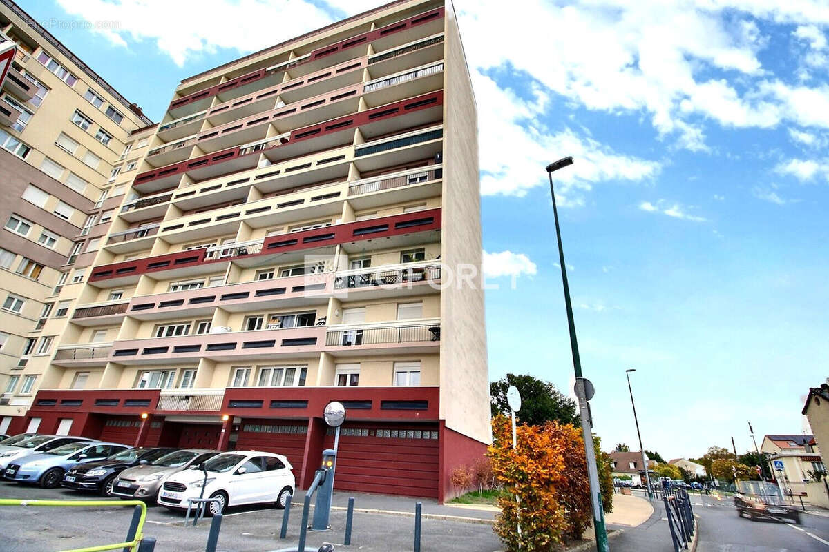 Appartement à VILLENEUVE-LA-GARENNE