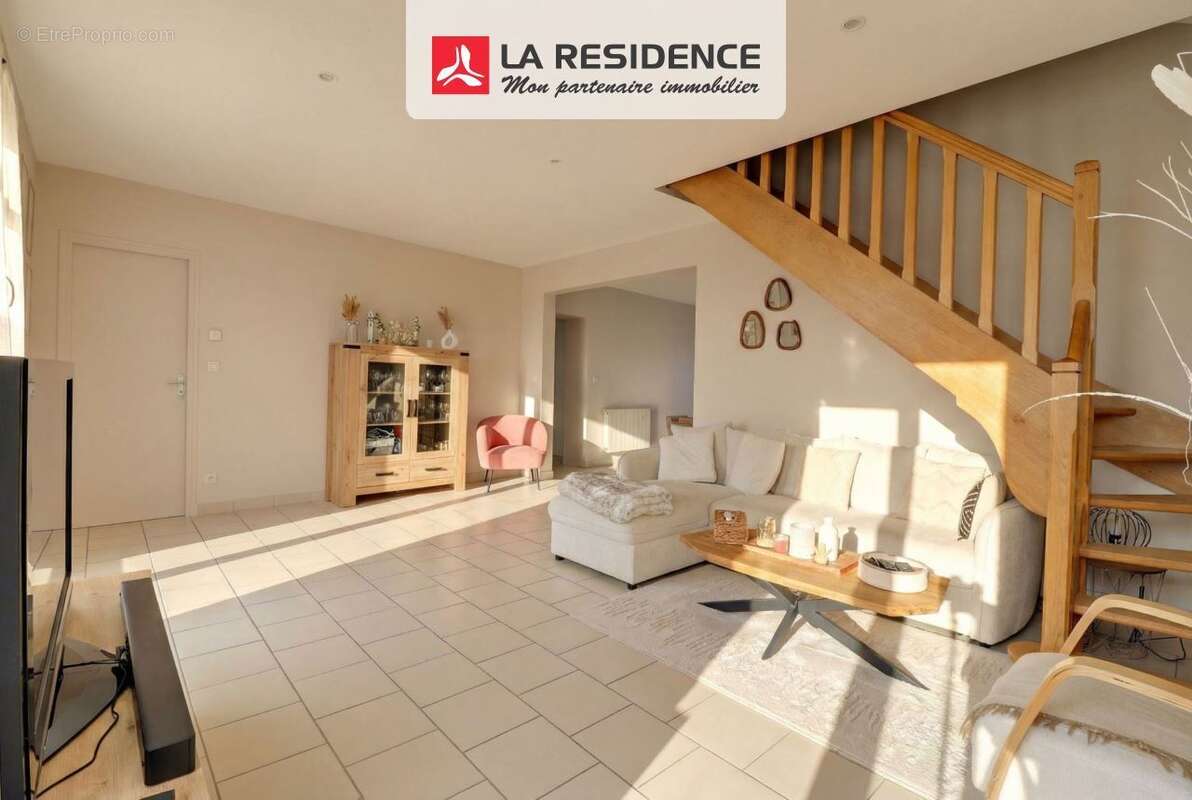Maison 106 m² à La Chaussee-Saint-Victor  - photo 3