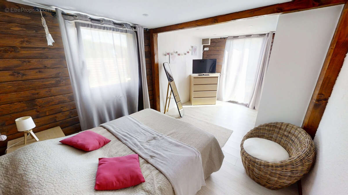 Maison à AUGEROLLES