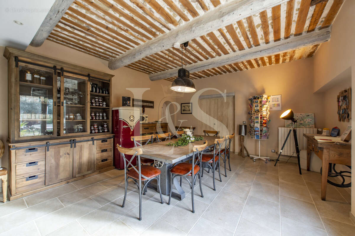 Maison à L'ISLE-SUR-LA-SORGUE